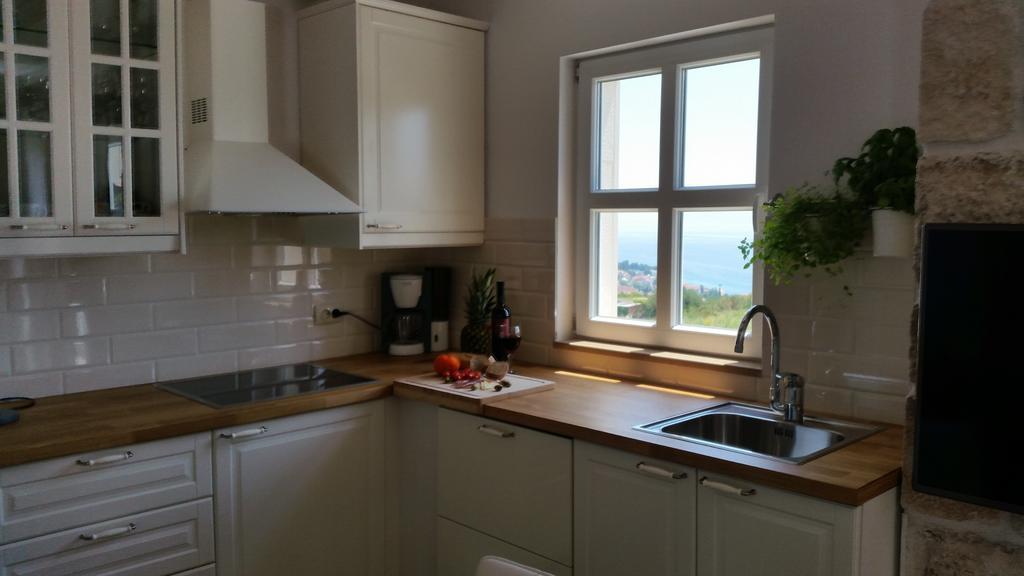Apartments Lolita Bol Exteriör bild